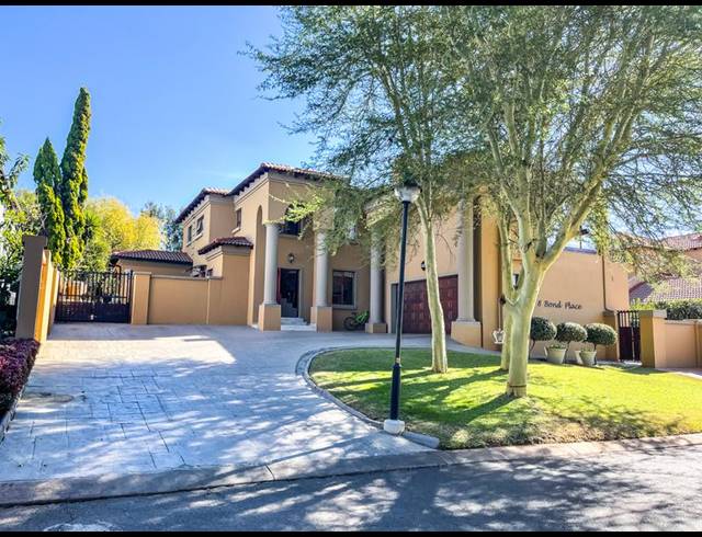 6 BEDROOM HOUSE FOR SALE IN MIDSTREAM ESTATE